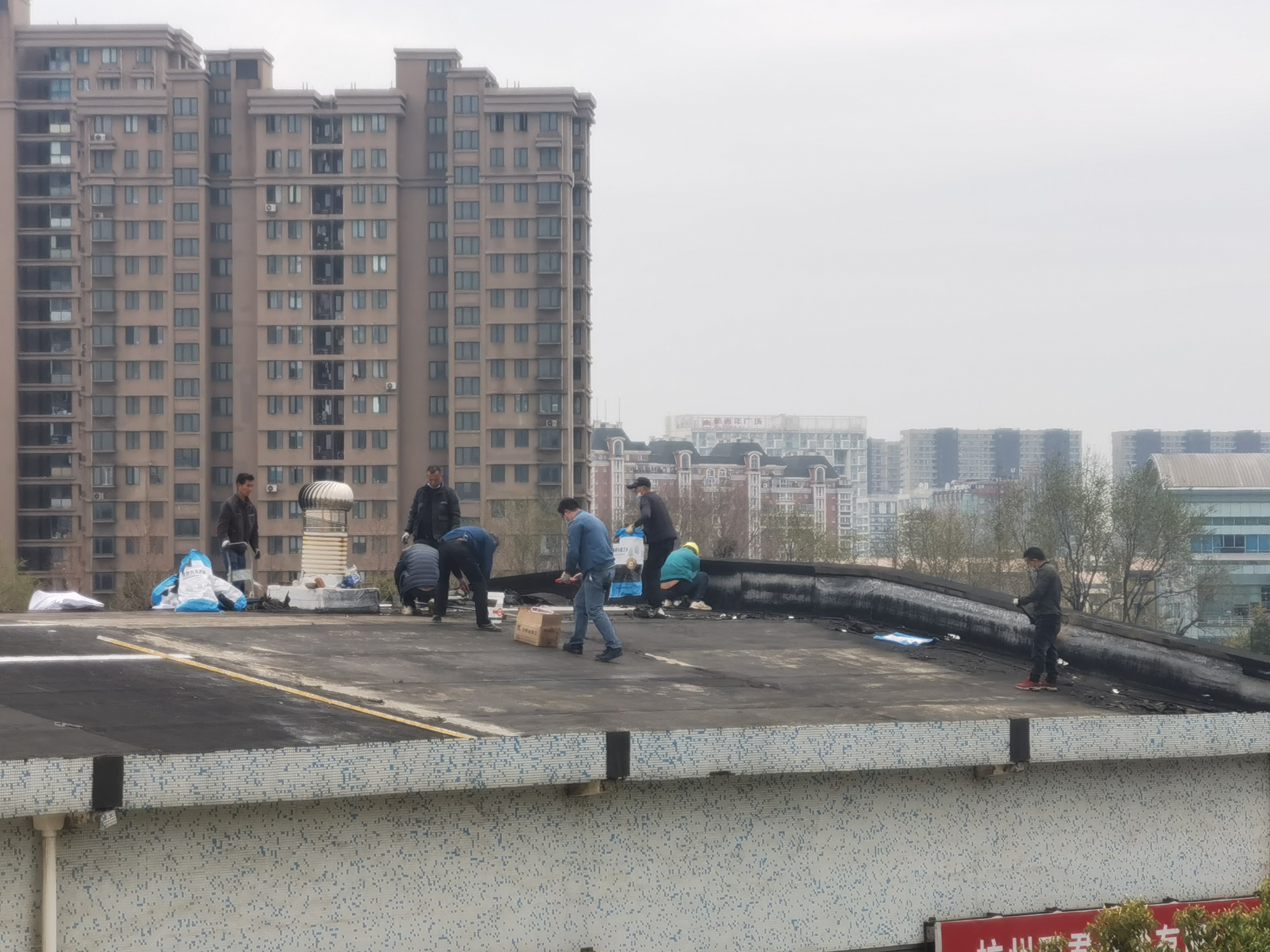 k8.com市场屋顶防水维建进行中