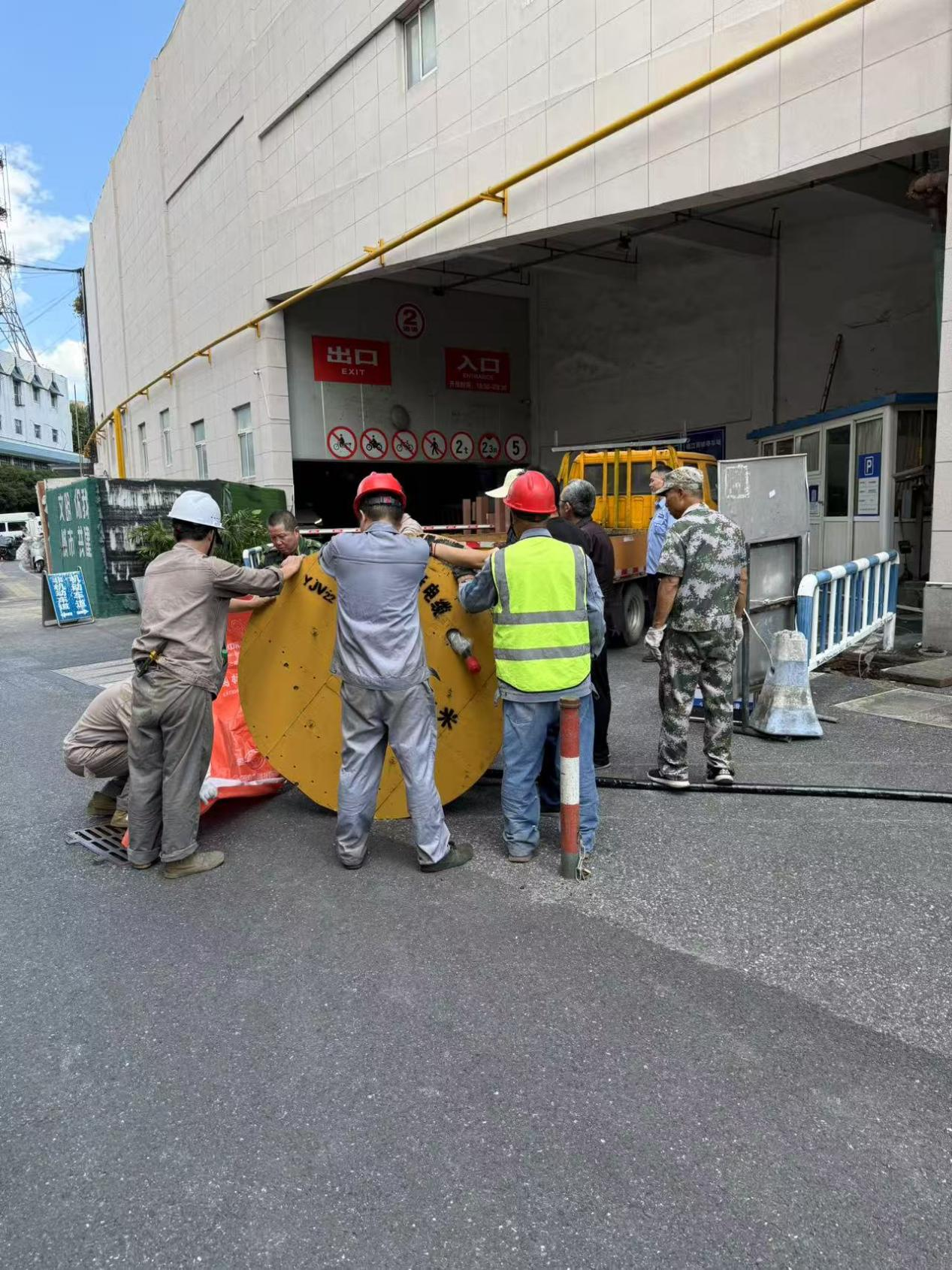 钱江商城物业垂危增容线缆破解夏季电压难题