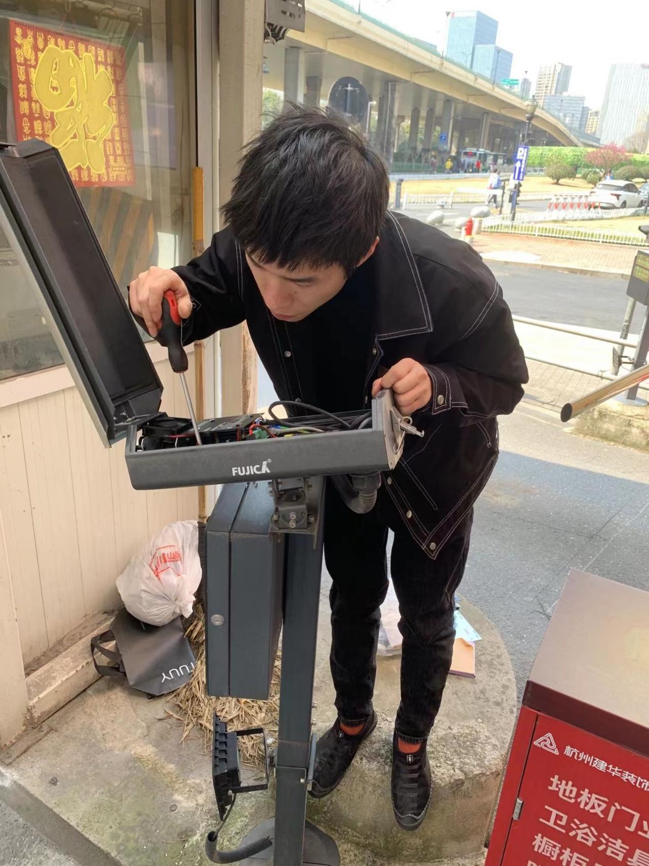 钱江商城更新车路摄像头