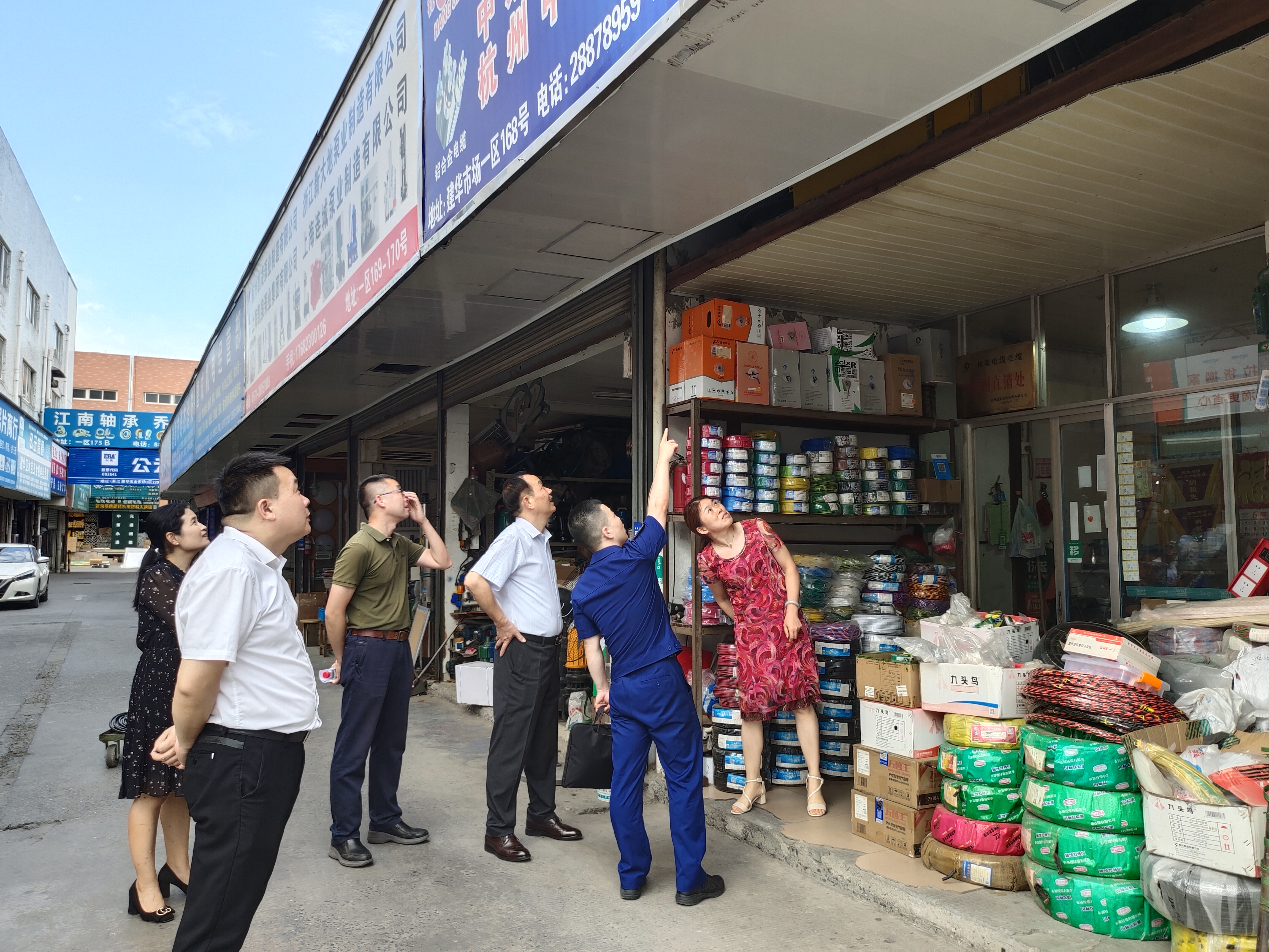 区消防大队光临k8.com市场发展消防安全查抄