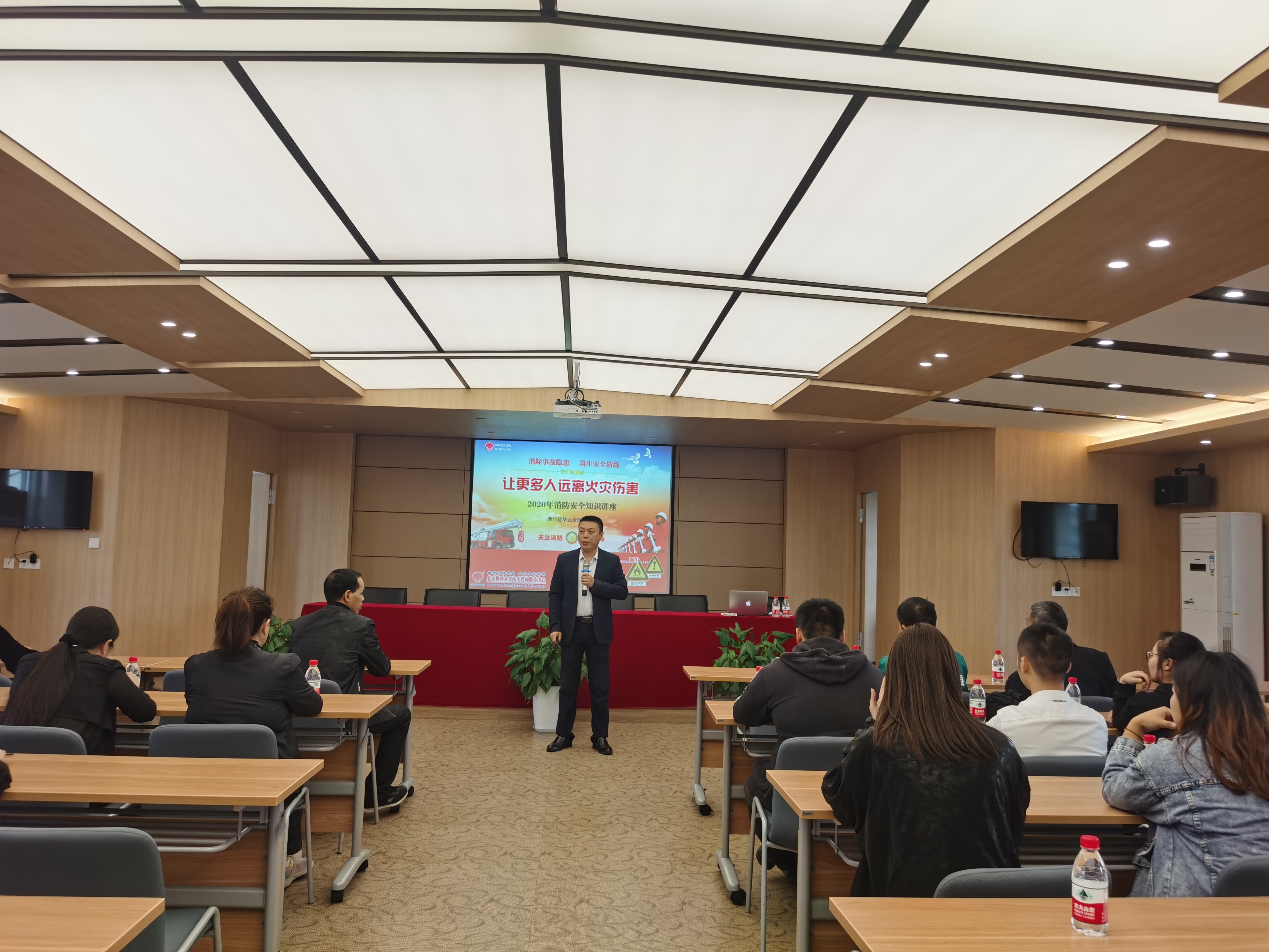 k8.com市场组织发展消防安全知识培训