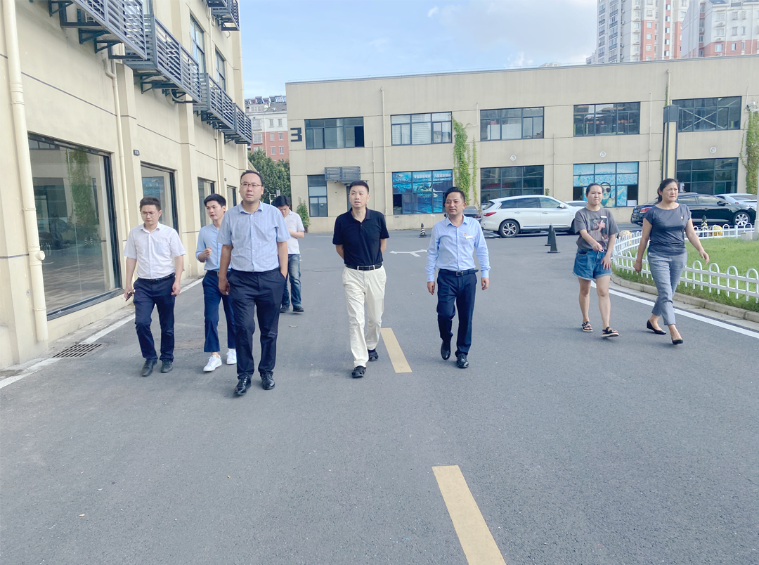 合肥市投资推进局副局长郭玉玺 光临庐阳k8.com文创园调查