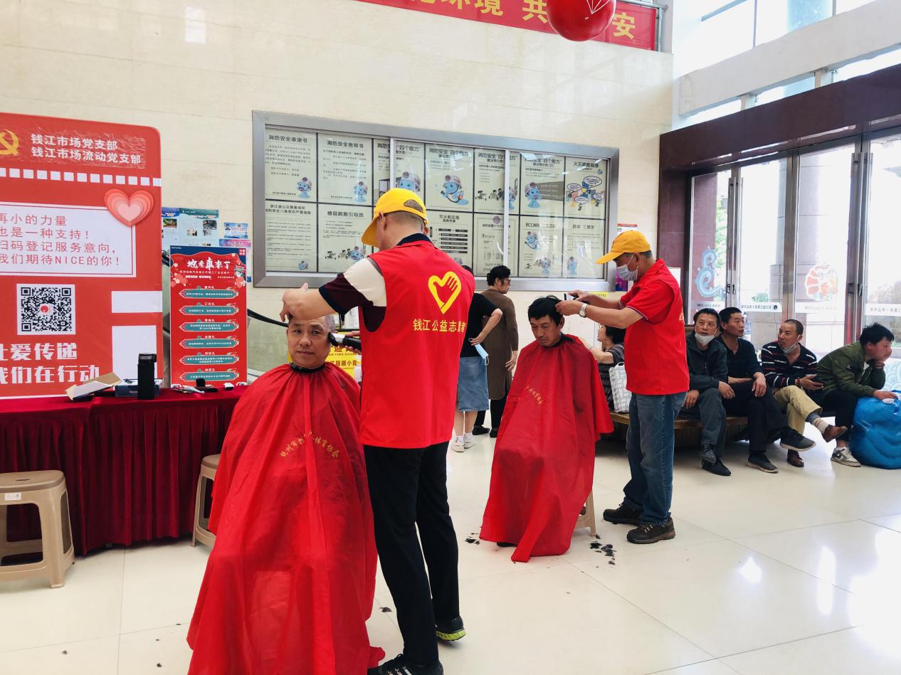 以行动成就爱心，让公益走进生涯