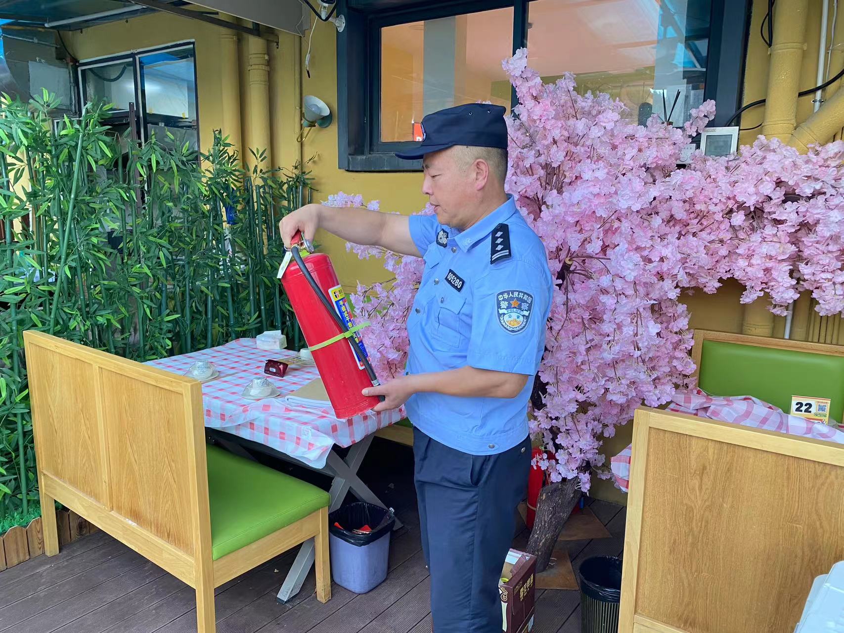 庐阳分局杏林派出所对庐阳k8.com文创园餐饮企业发展消防安全查抄