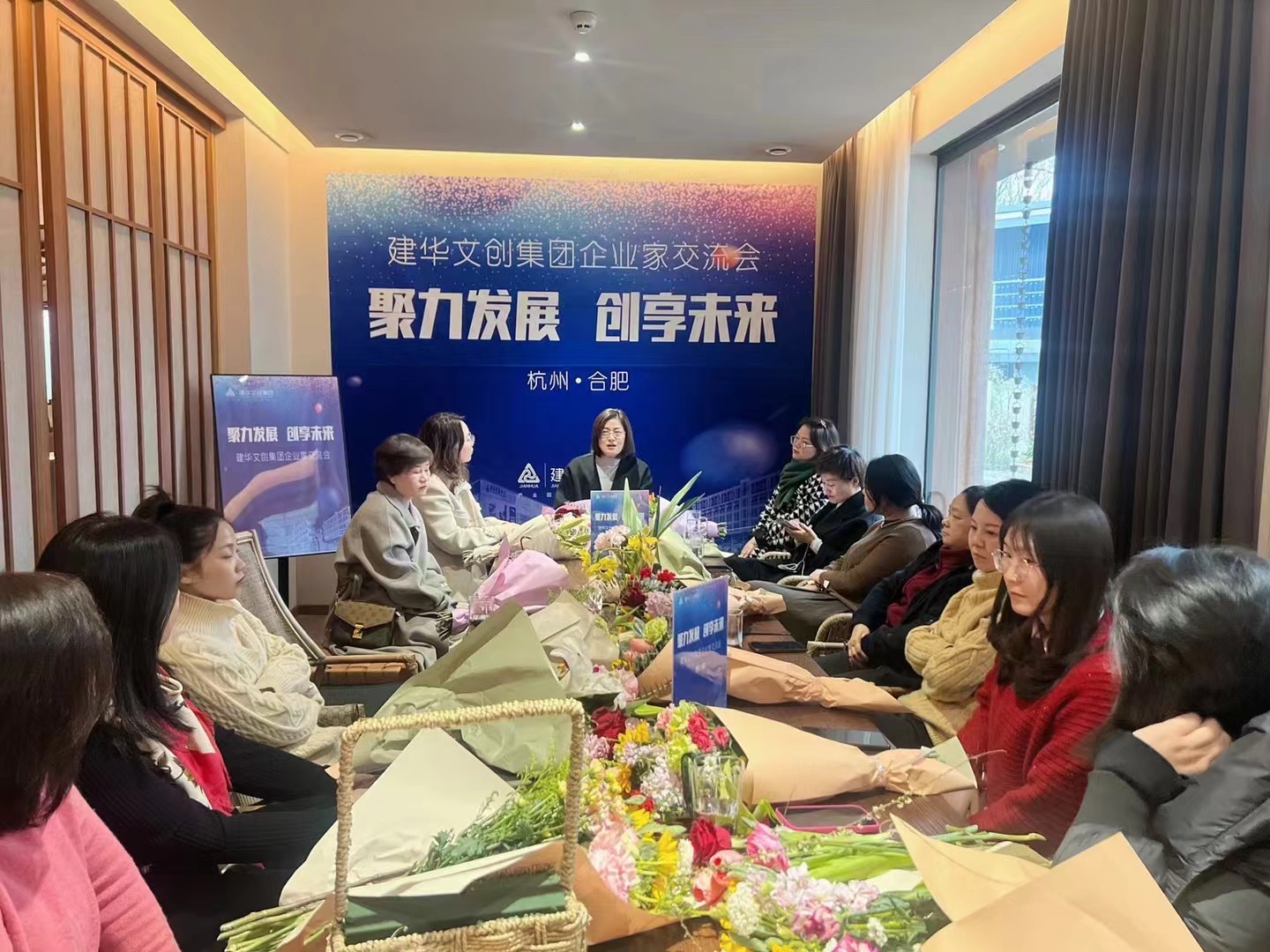 k8.com文创集团发展庆“三八”女企业家互换会