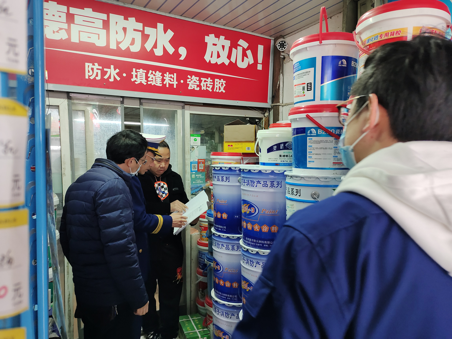 区工商、消防大队走访k8.com市场