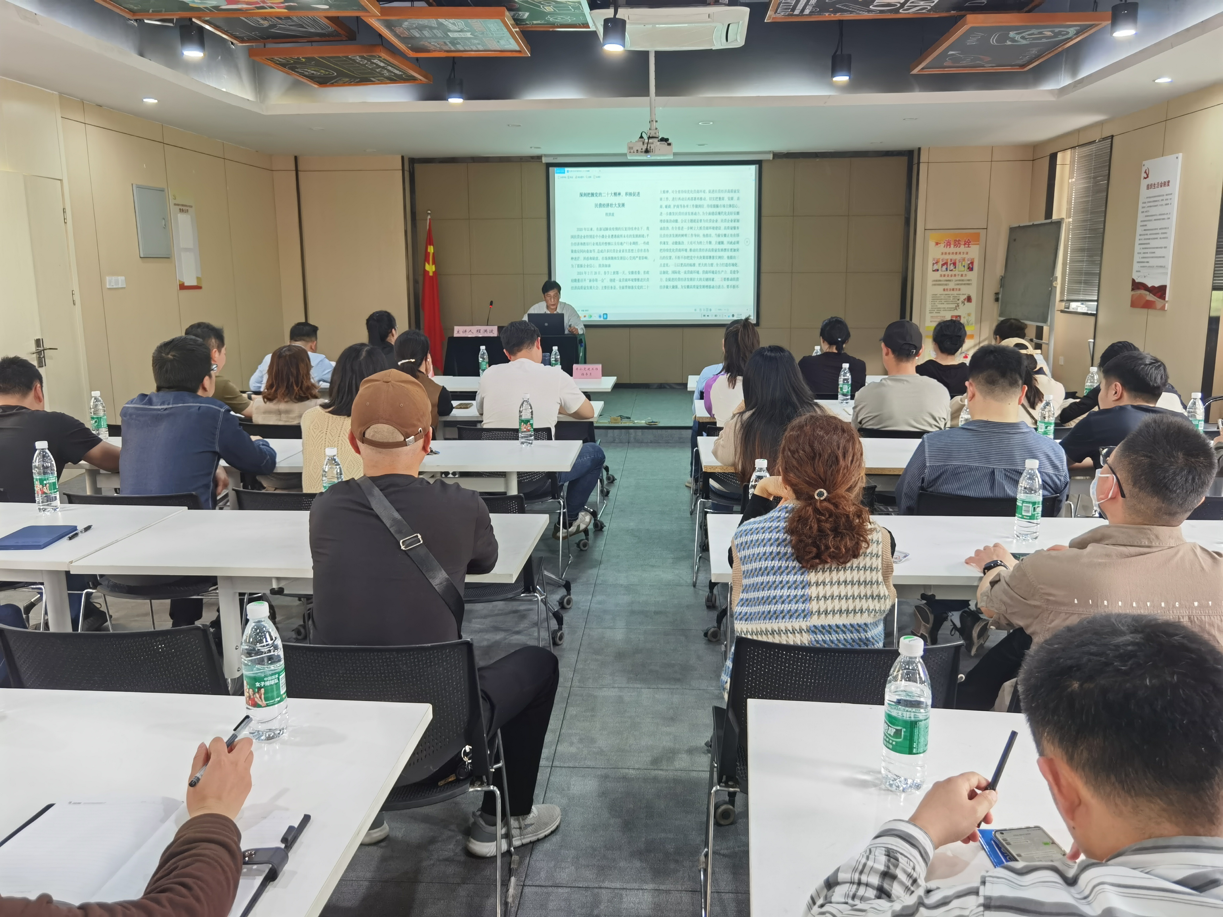 海棠街路第五批非公党建工作领导员联席会议在庐阳k8.com文创园顺利召开