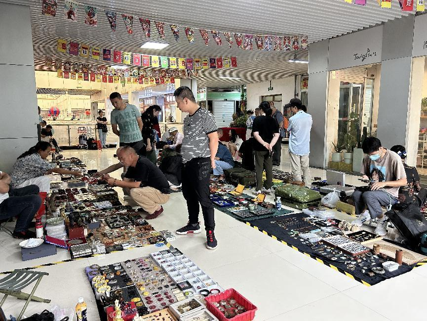 钱江商城进行首届“钱江文玩雅集”活动