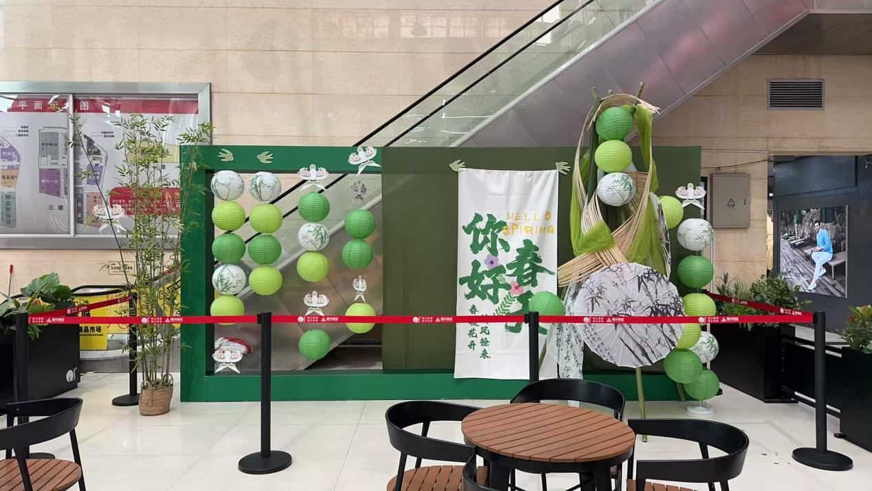 钱江商城焕新颜，春日美陈显活力