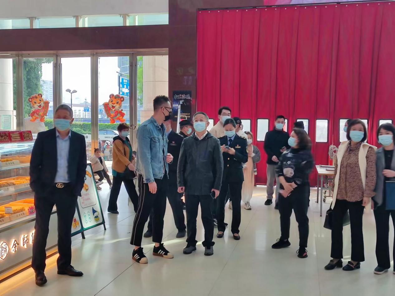 拱墅区副区长包晓东光临钱江商城查抄疫情防控工作