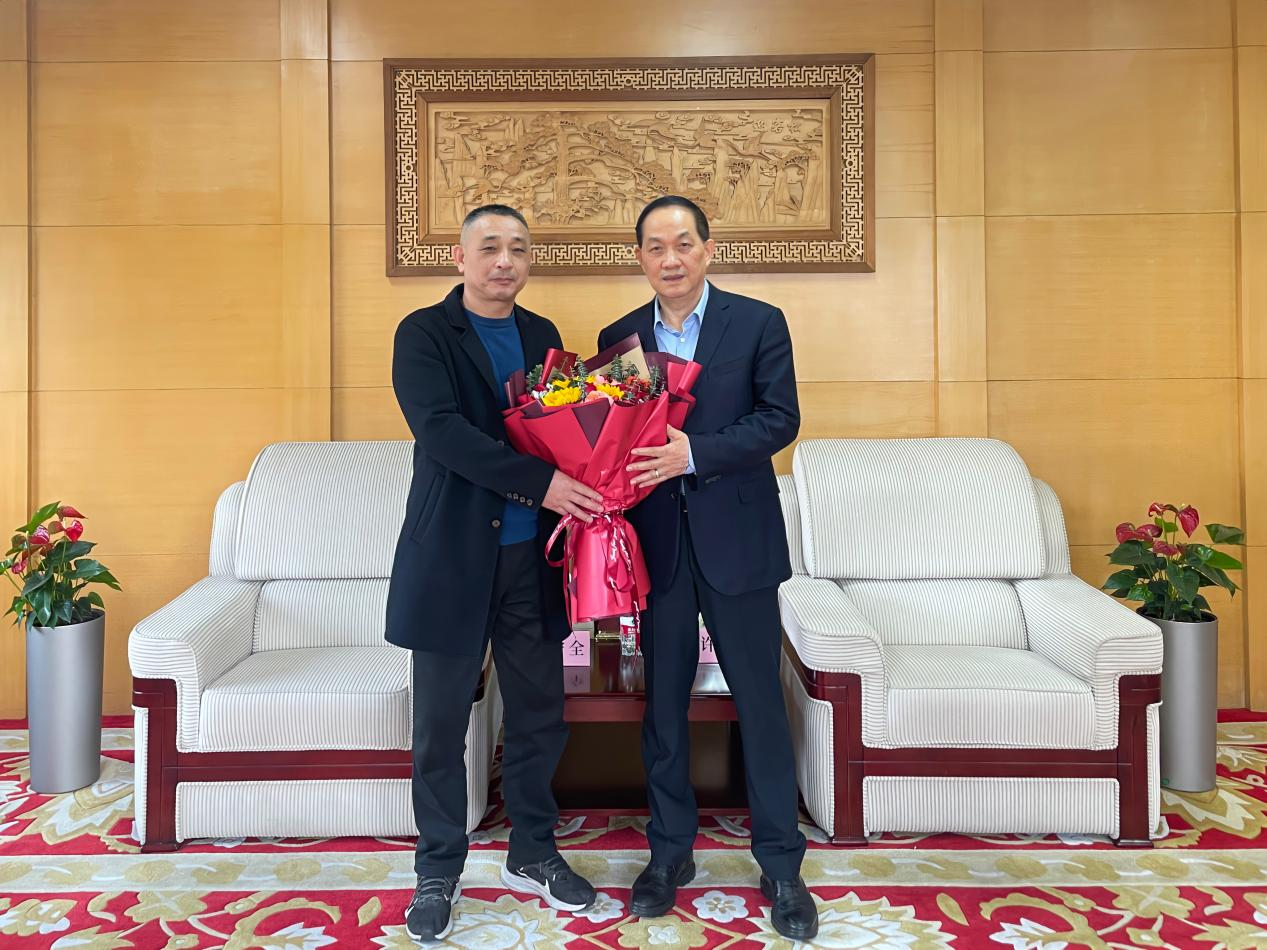 王守全主任慰问省级劳模许荣根——区总工会辅导赴浙江k8.com集团发展新春走访慰问活动