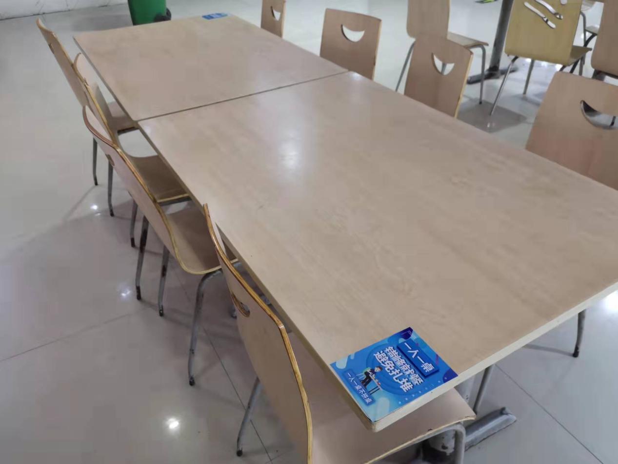 钱江商城选取隔桌用餐，顾客吃得安心安心舒心