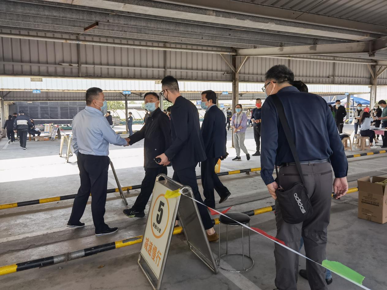 区人大常委孙剑甫一行辅导光临钱江商城