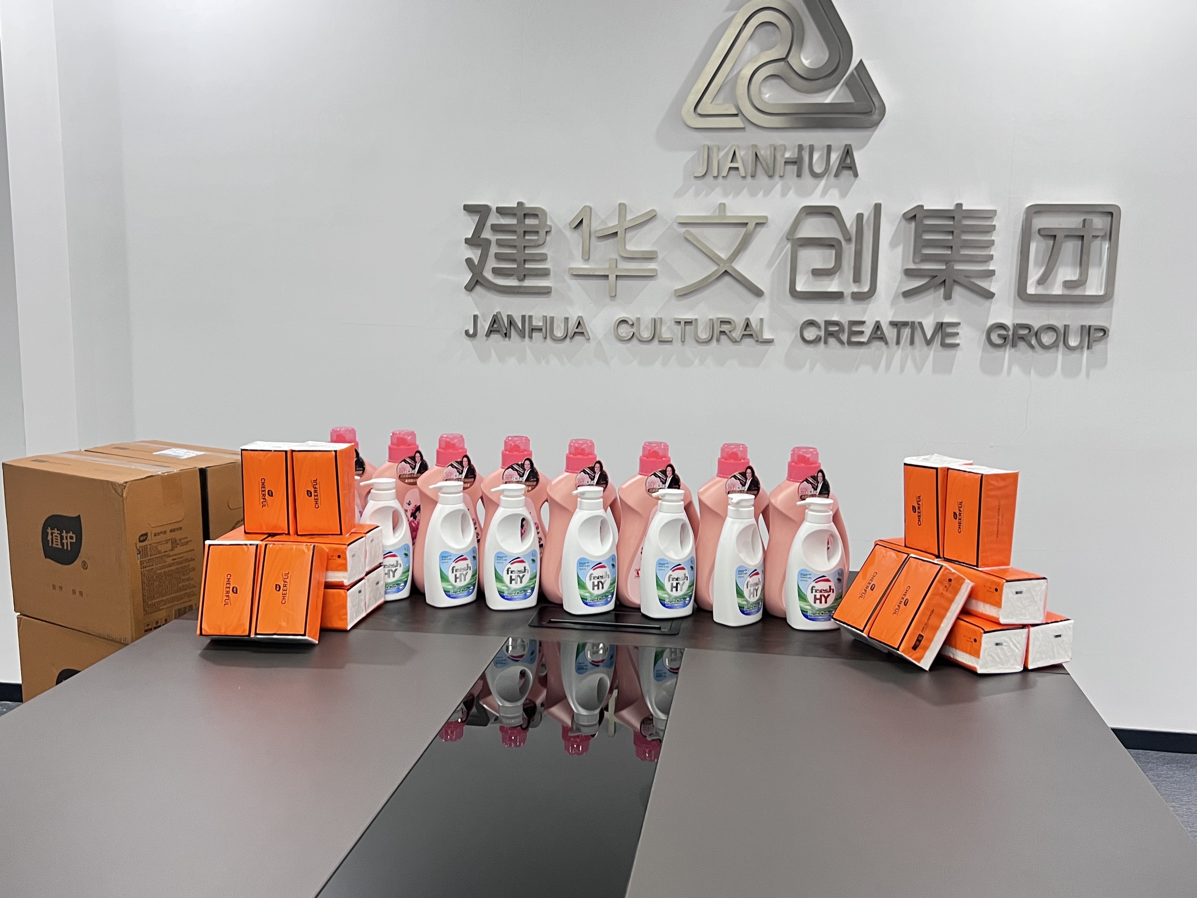 爱在春天，情暖三八——k8.com文创集团工会为女职工发放暖心福利