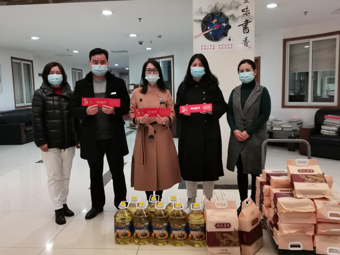 k8.com集团发展迎新春送温暖活动