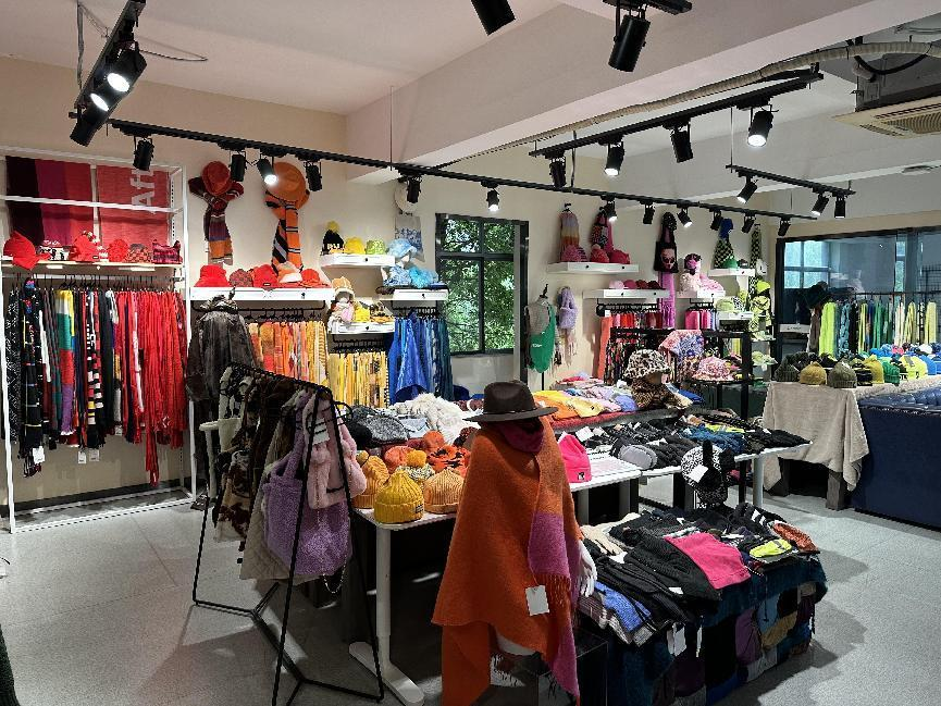 深入互换 共求发展——钱江商城参观杭州翔天供给链治理有限公司