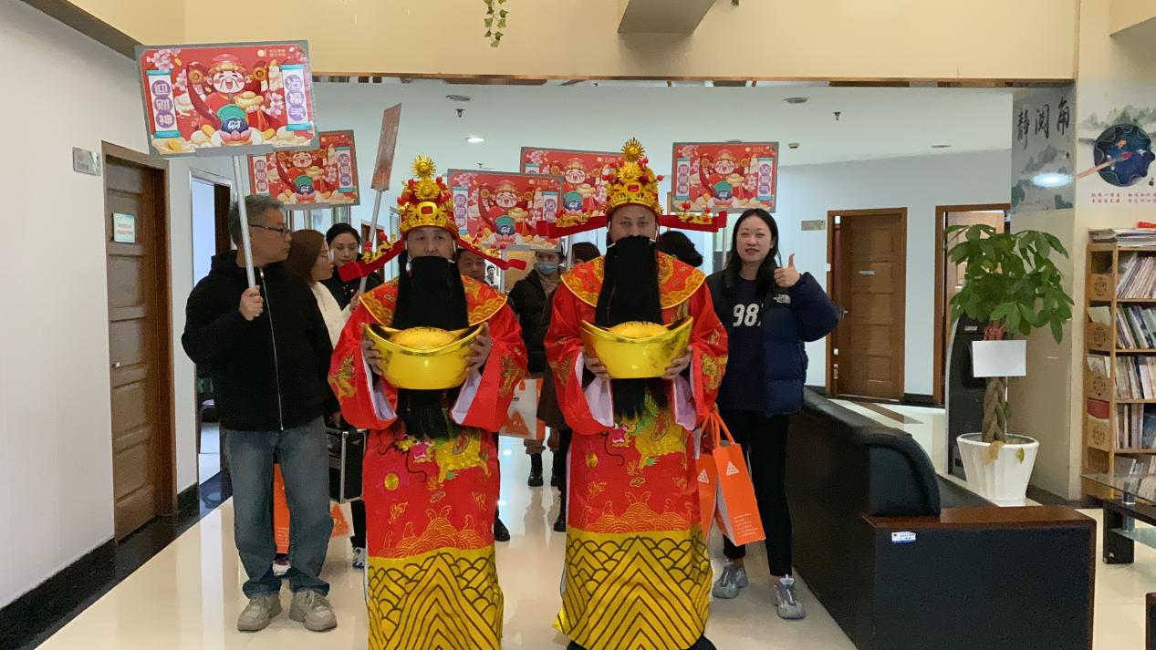 正月十五元宵到，财神到来，请接福！