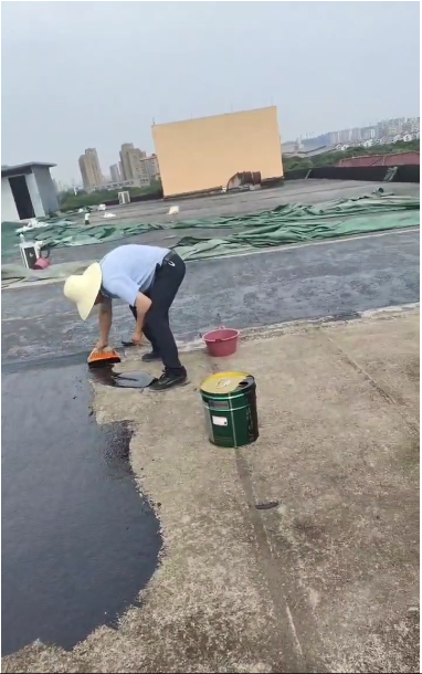 屋顶防水工程启动，保险商户经营无忧