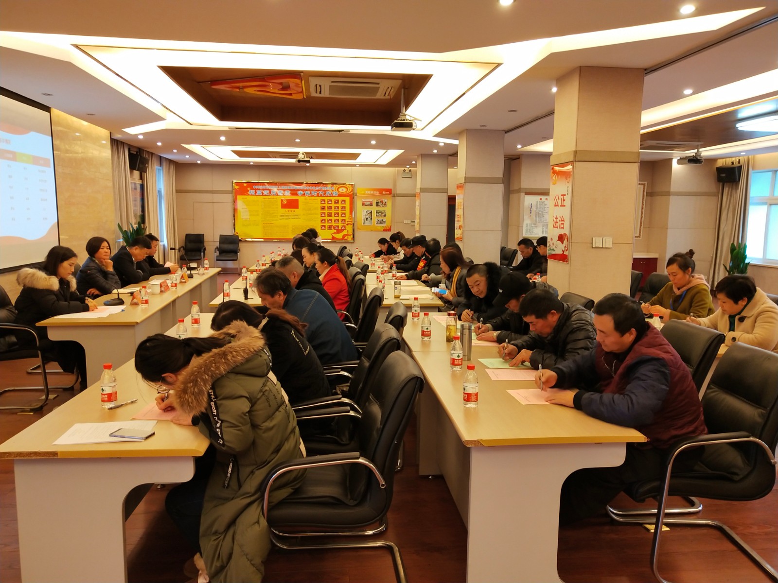 k8.com市场选举产生第四届工会委员会.jpg