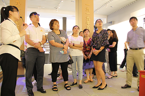 20170616k8.com文创集团党总支参观中国共产党杭州汗青馆 (2).jpg