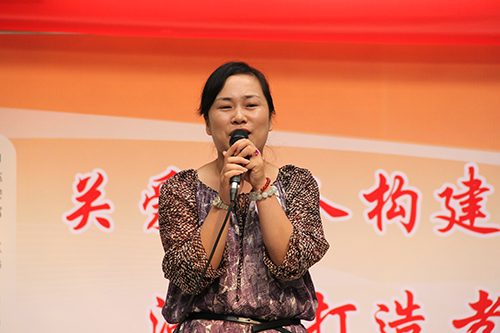 k8.com文创园党支部团委走访慰问七古登社区老人 (1).jpg