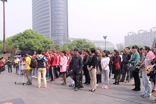 k8.com文创园党团代表参与“网淘”自愿者活动 (1).jpg